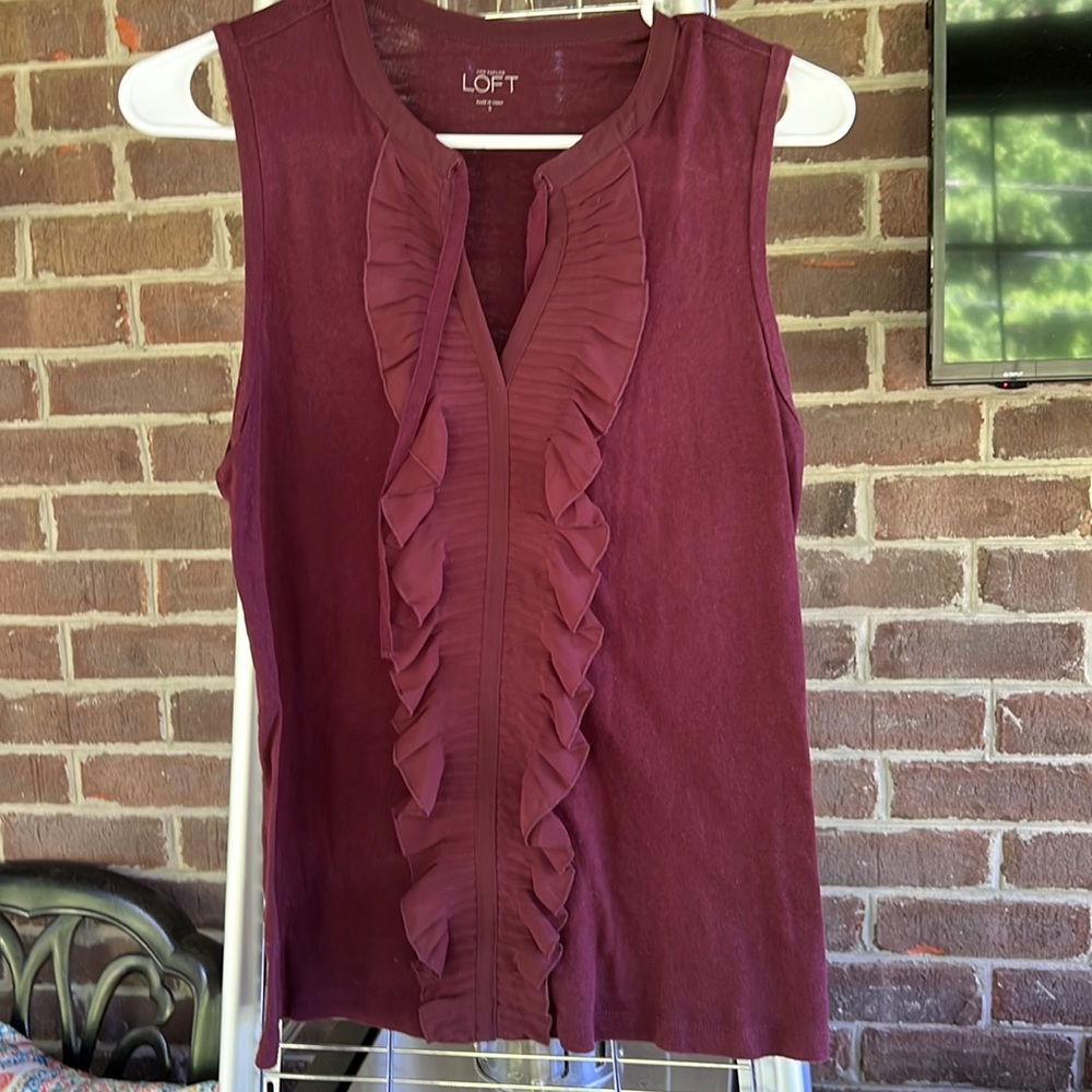 Loft sleeveless ruffle front tee